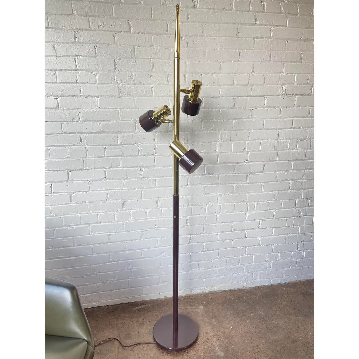 ADJUSTABLE BRASS TRI-LIGHT TREE FLOOR LAMP