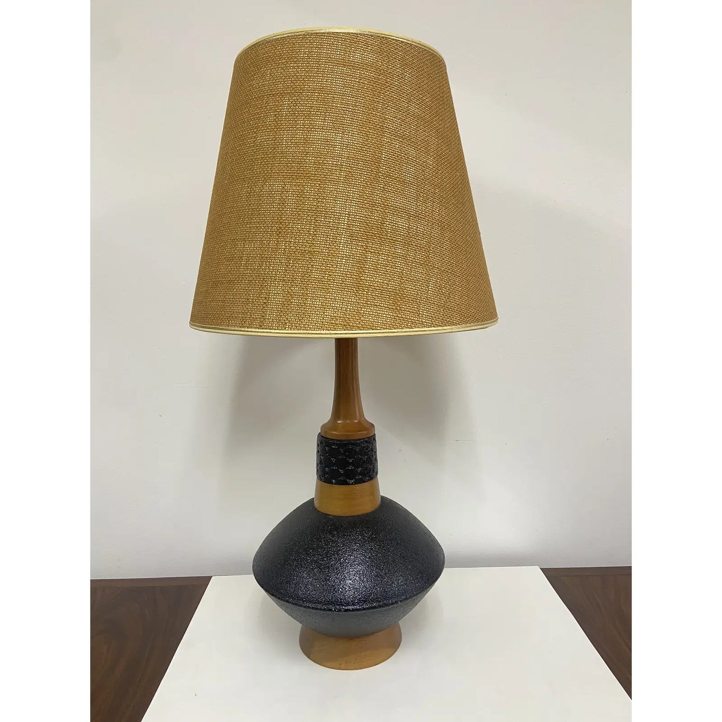 MCM TEAK & BLACK CERAMIC TABLE LAMP