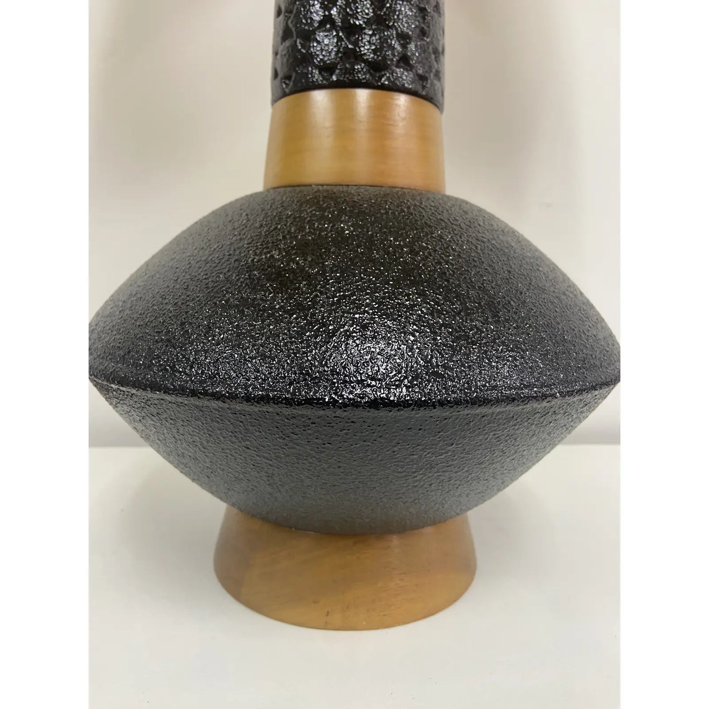 MCM TEAK & BLACK CERAMIC TABLE LAMP