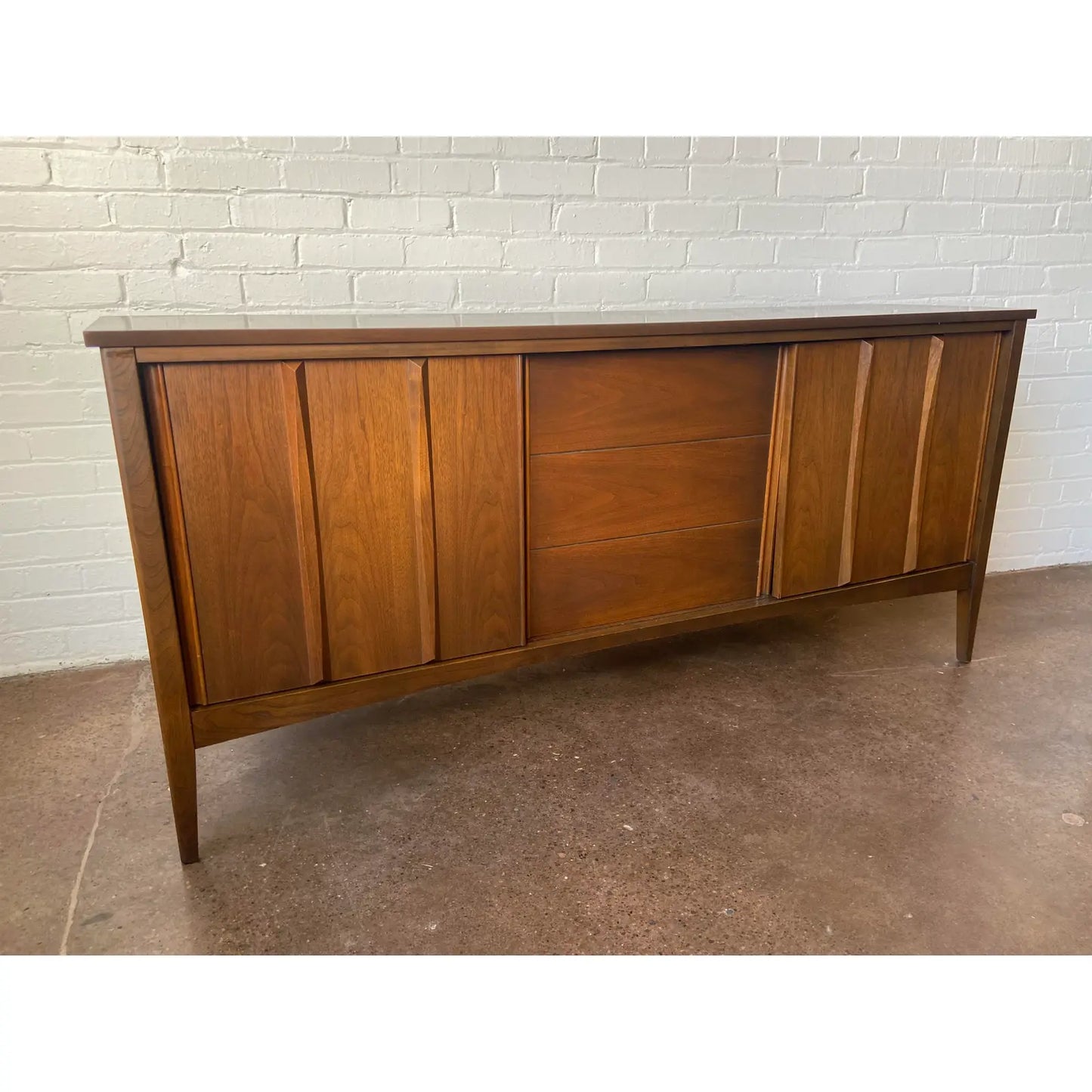 MCM WALNUT DEILCRAFT CREDENZA WITH BYPASS DOORS