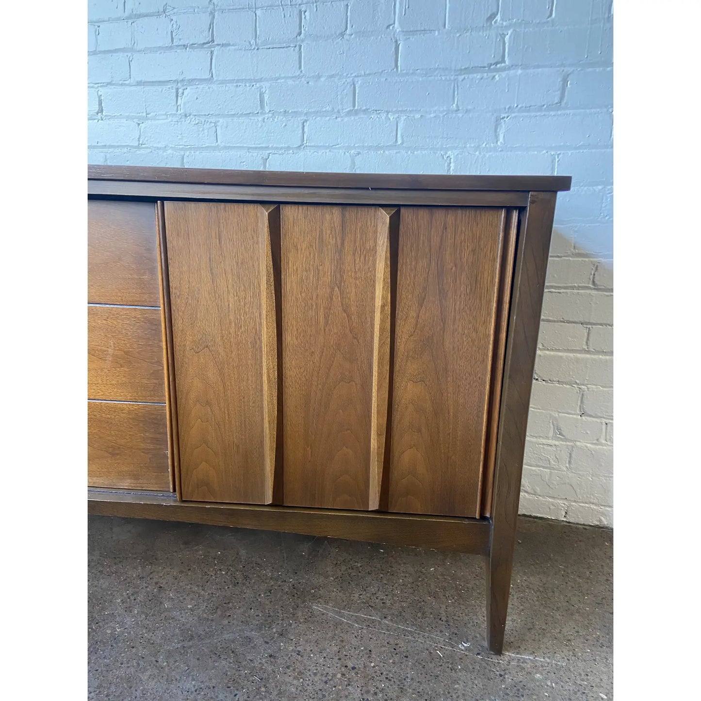 MCM WALNUT DEILCRAFT CREDENZA WITH BYPASS DOORS