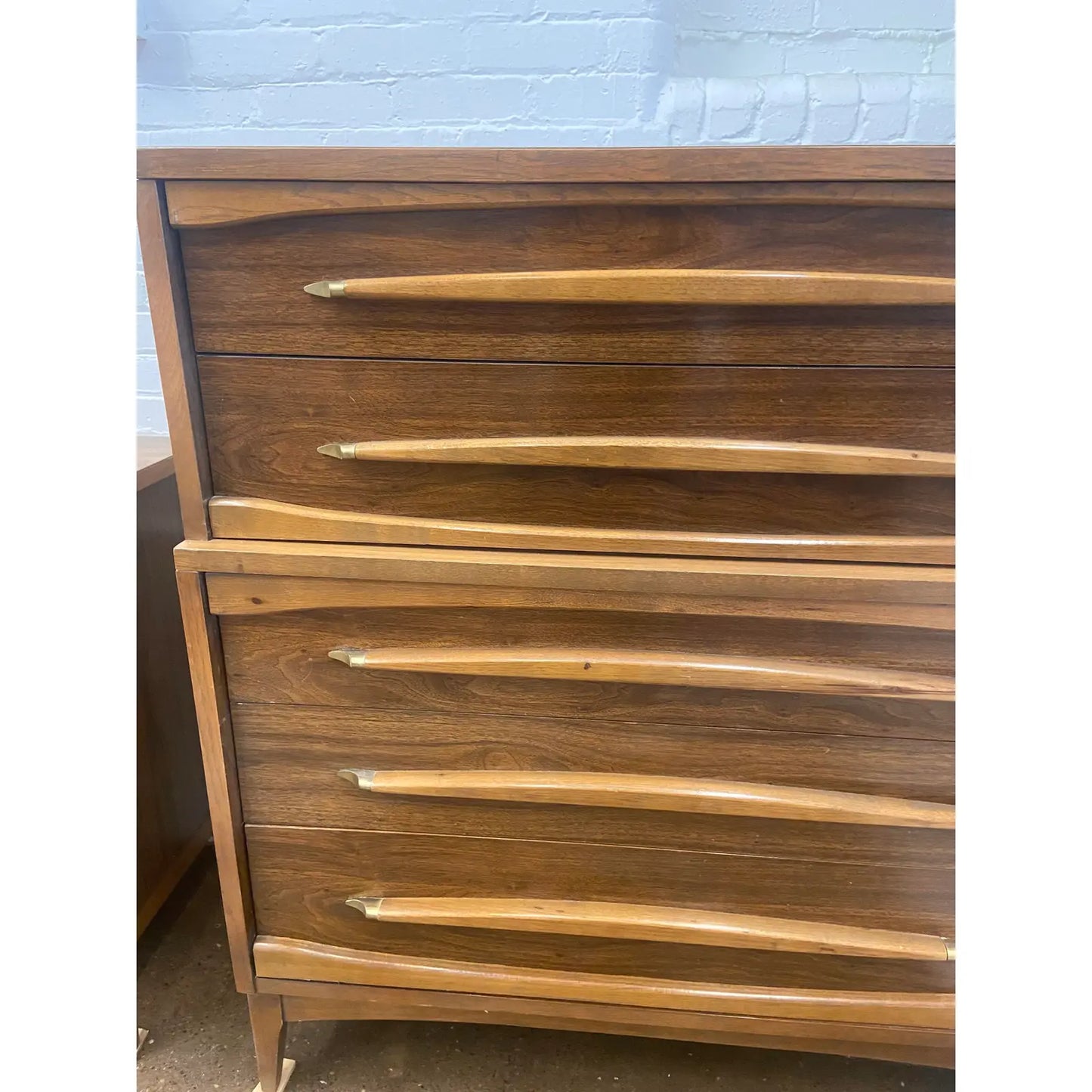 MCM 9 & 5 DRAWER WALNUT DRESSER SET BY KROEHLER