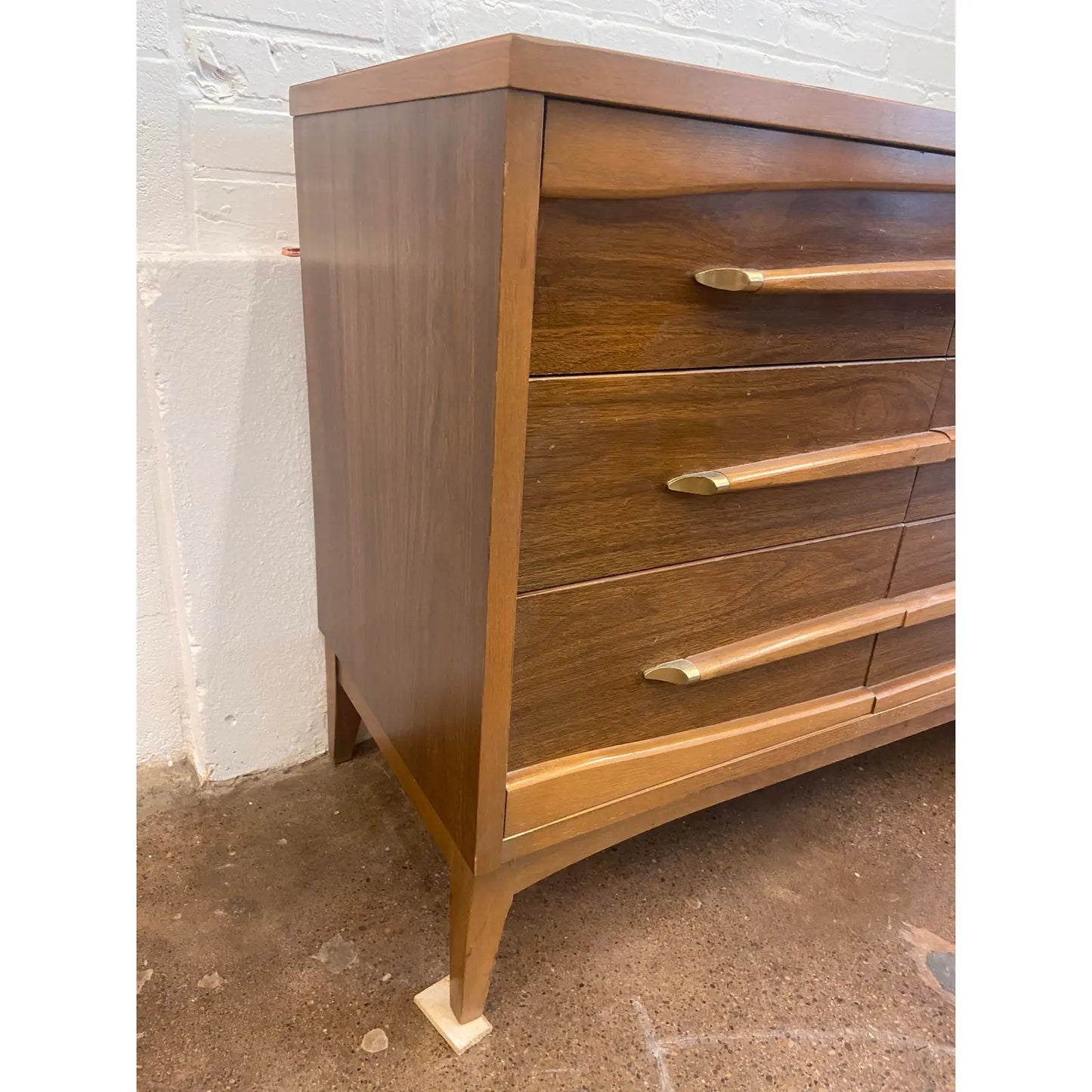MCM 9 & 5 DRAWER WALNUT DRESSER SET BY KROEHLER