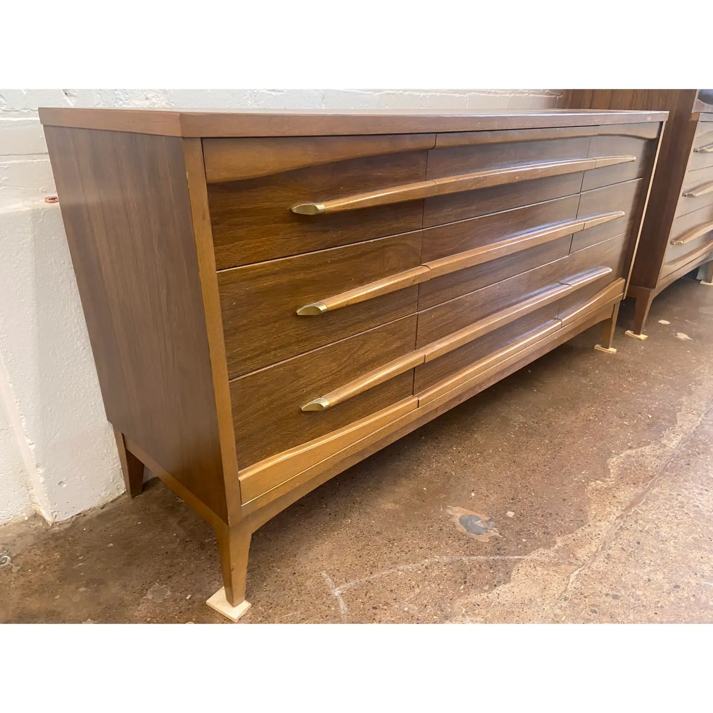 MCM 9 & 5 DRAWER WALNUT DRESSER SET BY KROEHLER