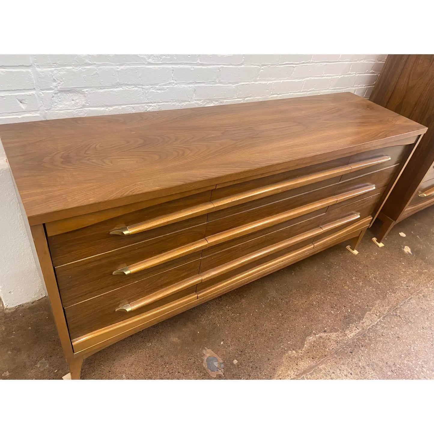 MCM 9 & 5 DRAWER WALNUT DRESSER SET BY KROEHLER