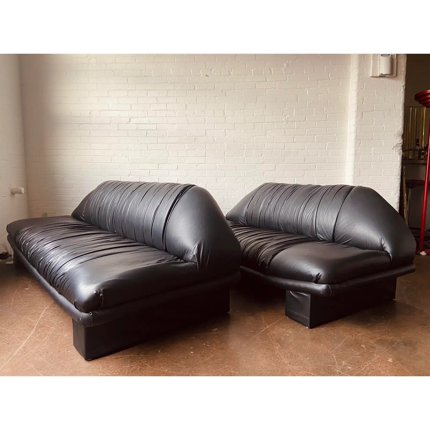 POST-MODERN PLEATED BLACK SOFA SET