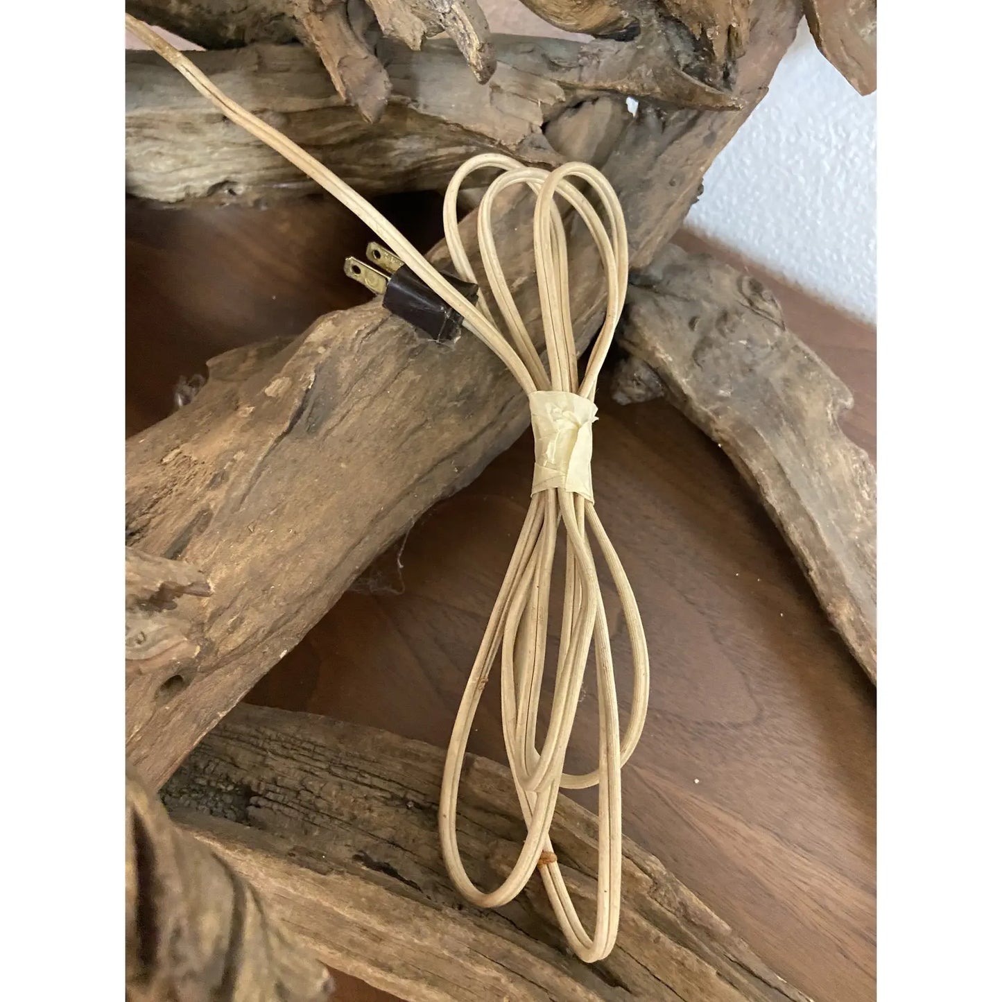 NATURAL DRIFTWOOD TABLE LAMP WITH SHADE