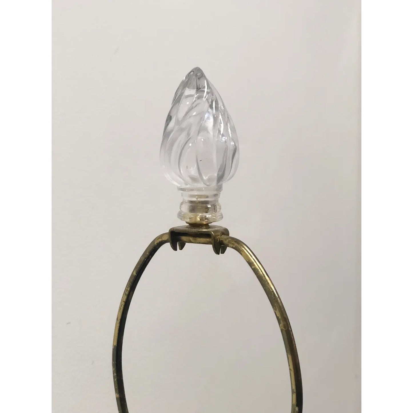 DIAMOND BASE CUT GLASS TABLE LAMP