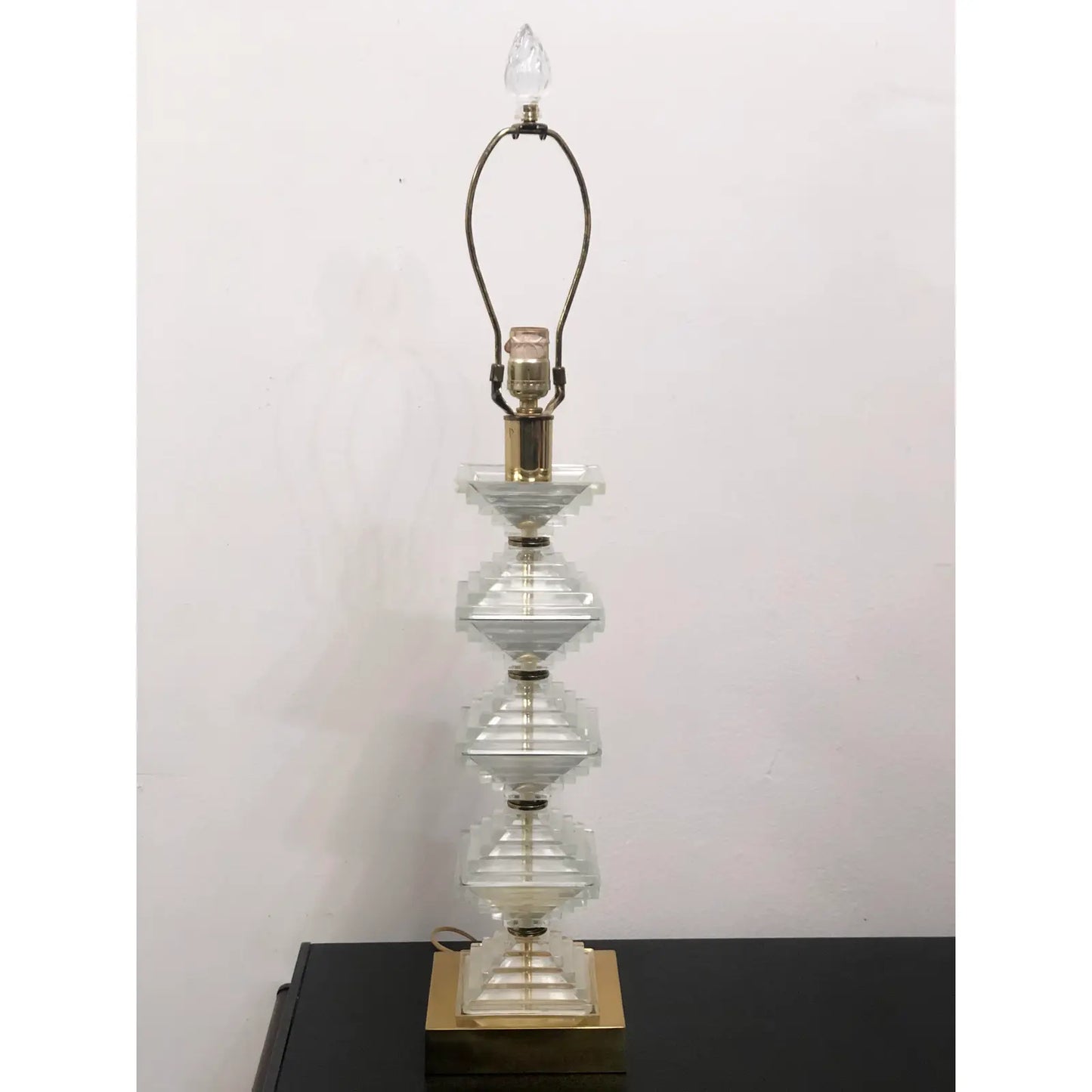 DIAMOND BASE CUT GLASS TABLE LAMP