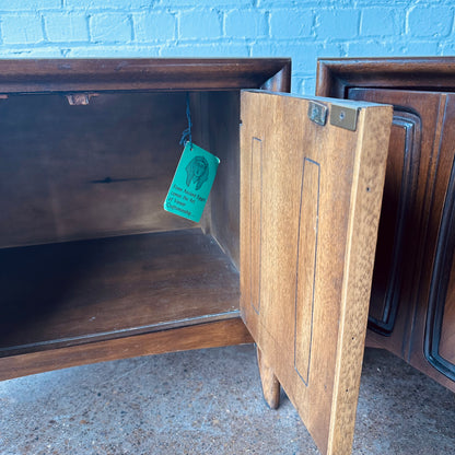 BROYHILL EMPHASIS BEDSIDE ACCENT TABLES - A PAIR
