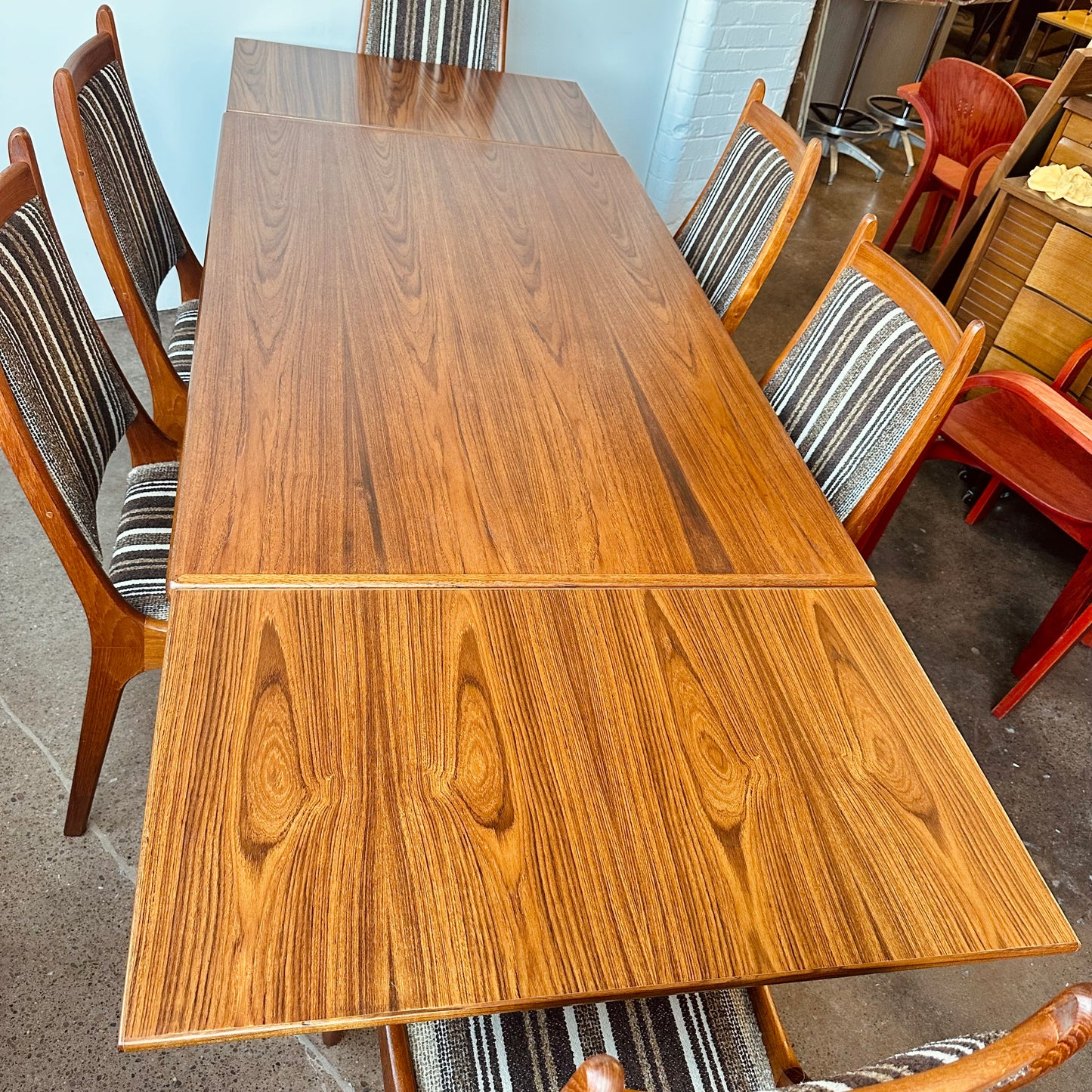 DANISH TEAK AM MOBLER EXPANDABLE DRAW LEAF DINING TABLE