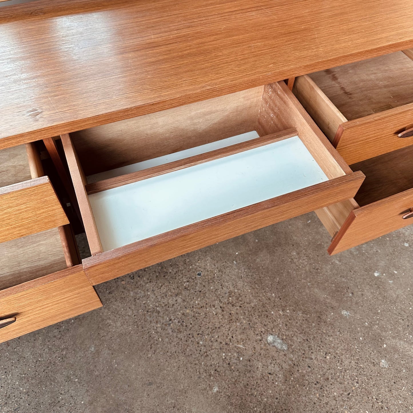 FRANK GUILLE FOR AUSTINSUITES DANISH DRESSING VANITY WITH MIRROR