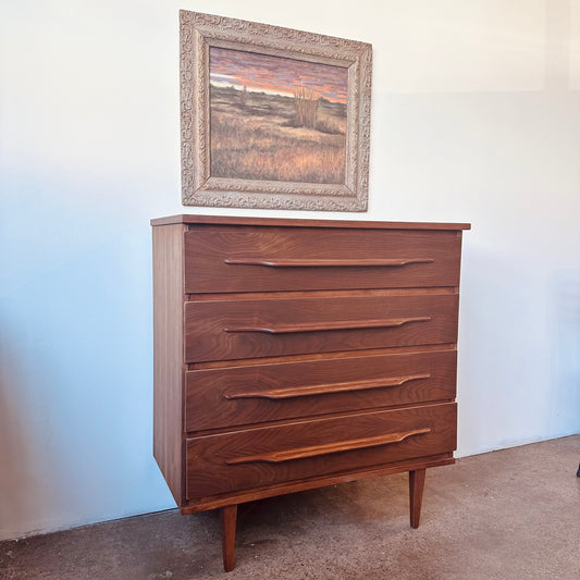 SCANDINAVIAN MODERN CHEST OF DRAWERS