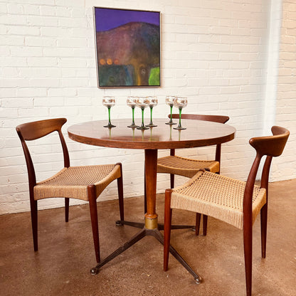36” ROUND FAUX BOIS ROSEWOOD CAFE TABLE WITH STEEL LEGS