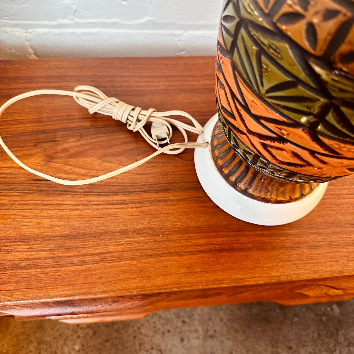 MCM TEAK & CERAMIC TABLE LAMP