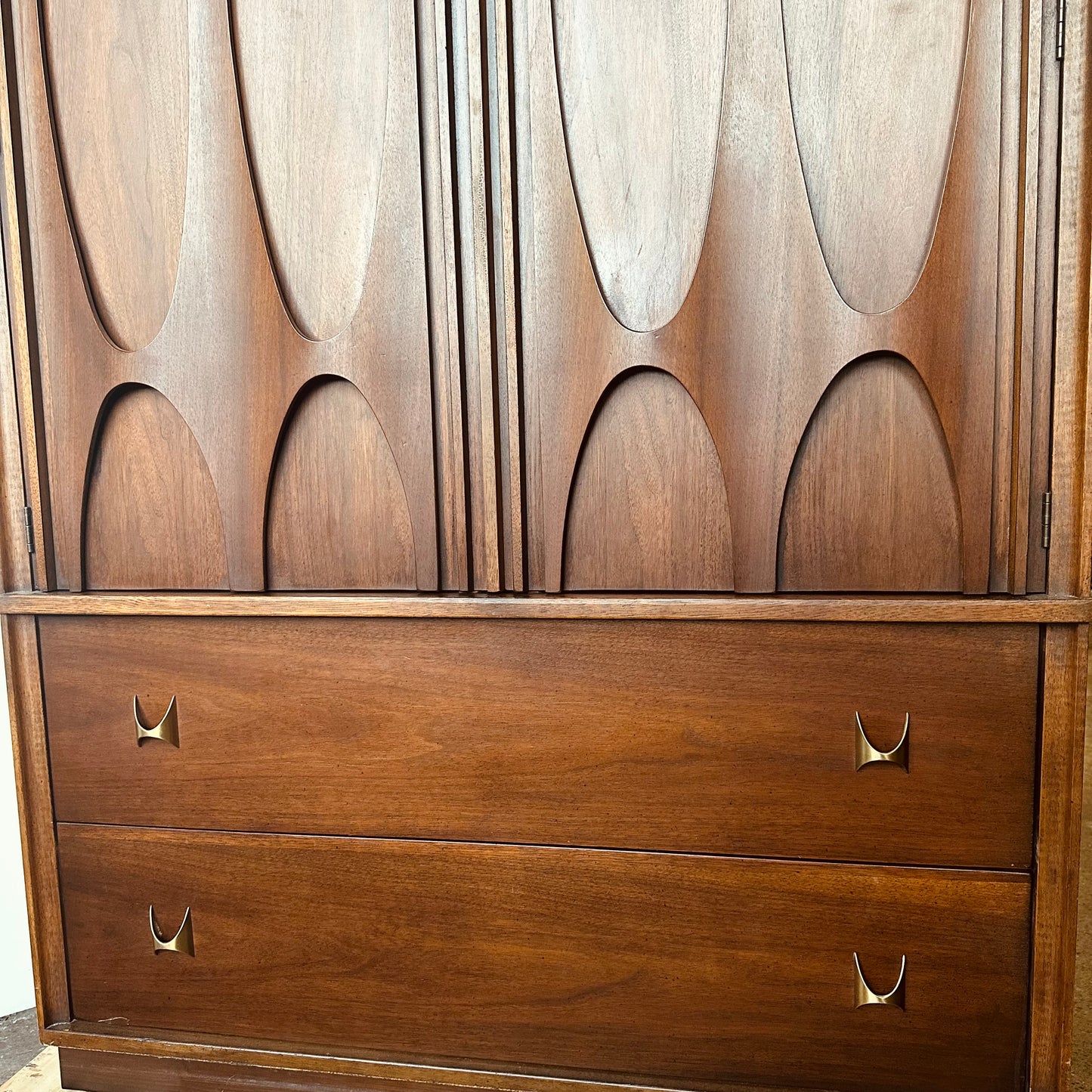 BROYHILL BRASILIA II ARMOIRE DRESSER GENTLEMANS CHEST