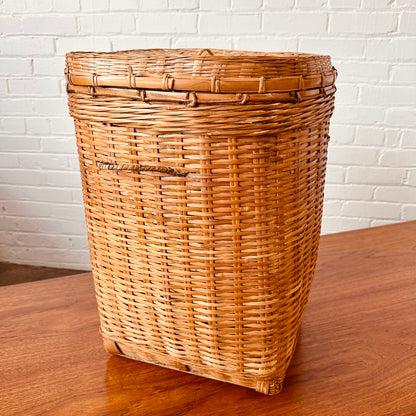 LARGE WOVEN WICKER BASKET WITH HANDLES AND LID