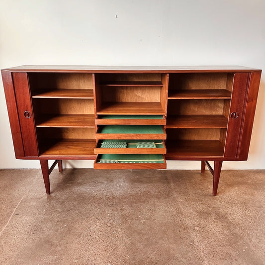 HARRY ØSTERGAARD FOR RANDERS MÖBELFABRIK DENMARK TEAK TAMBOUR HIGHBOARD