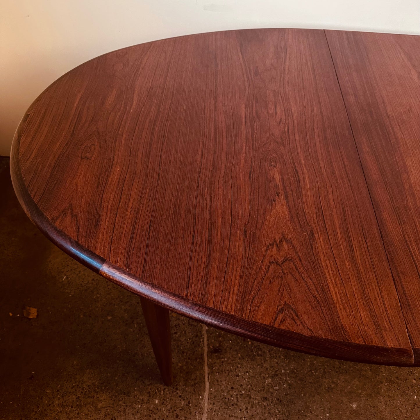 GUDME DANISH ROSEWOOD OVAL DINING TABLE