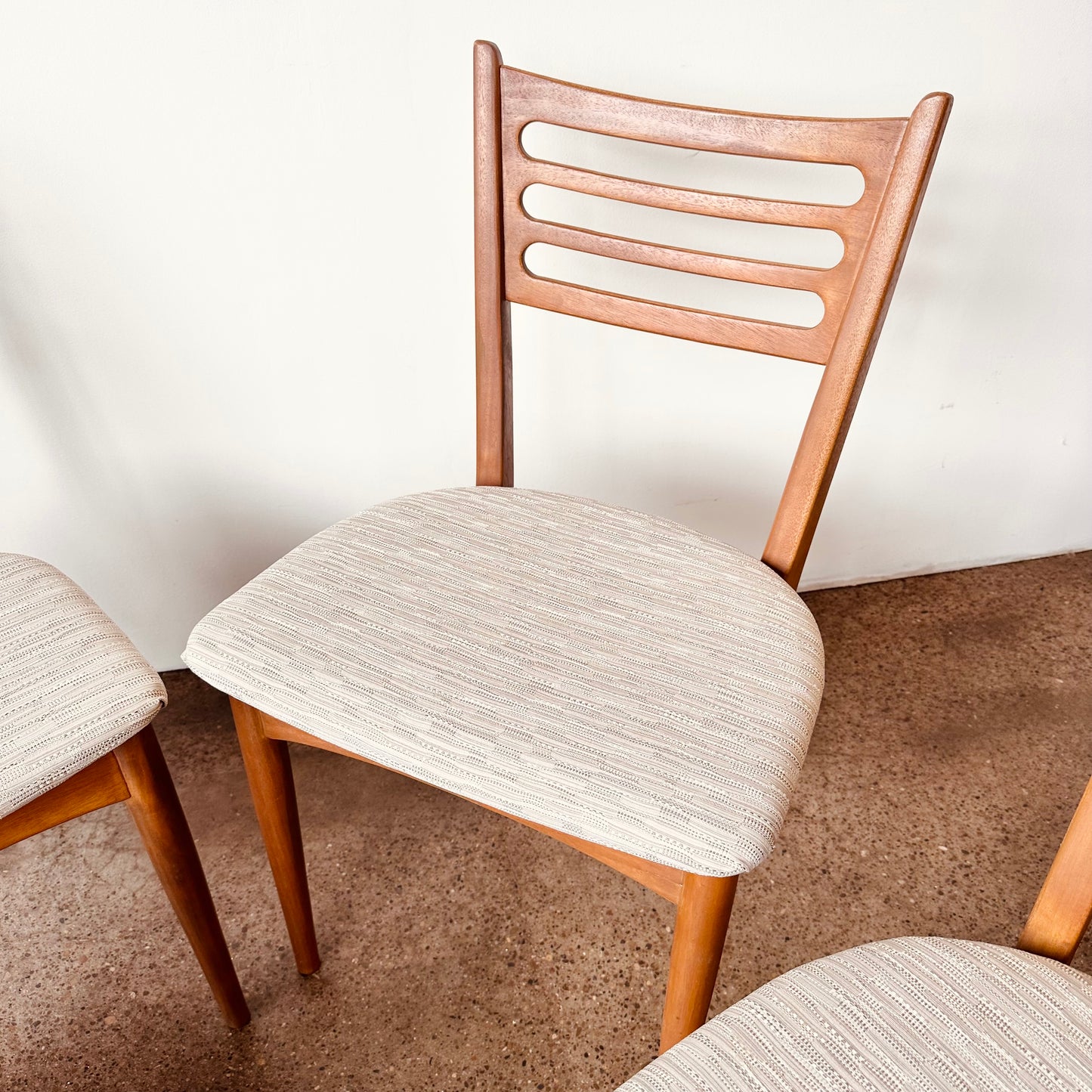 AMERICAN MID-CENTURY CUT OUT DINING CHAIRS - S/4