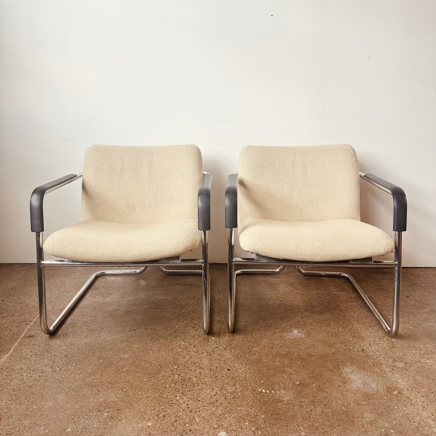 PAIR OF MID CENTURY TUBULAR CHROME CLIENT CHAIRS