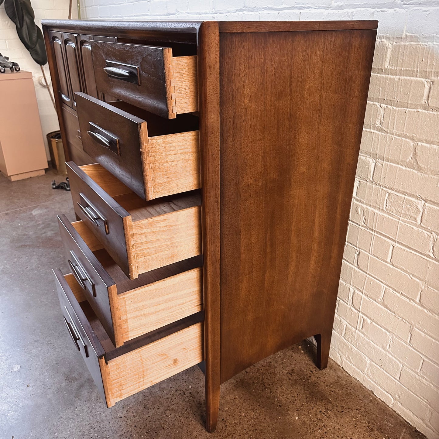 BROYHILL EMPHASIS GENTLEMEN’S CHEST OF DRAWERS
