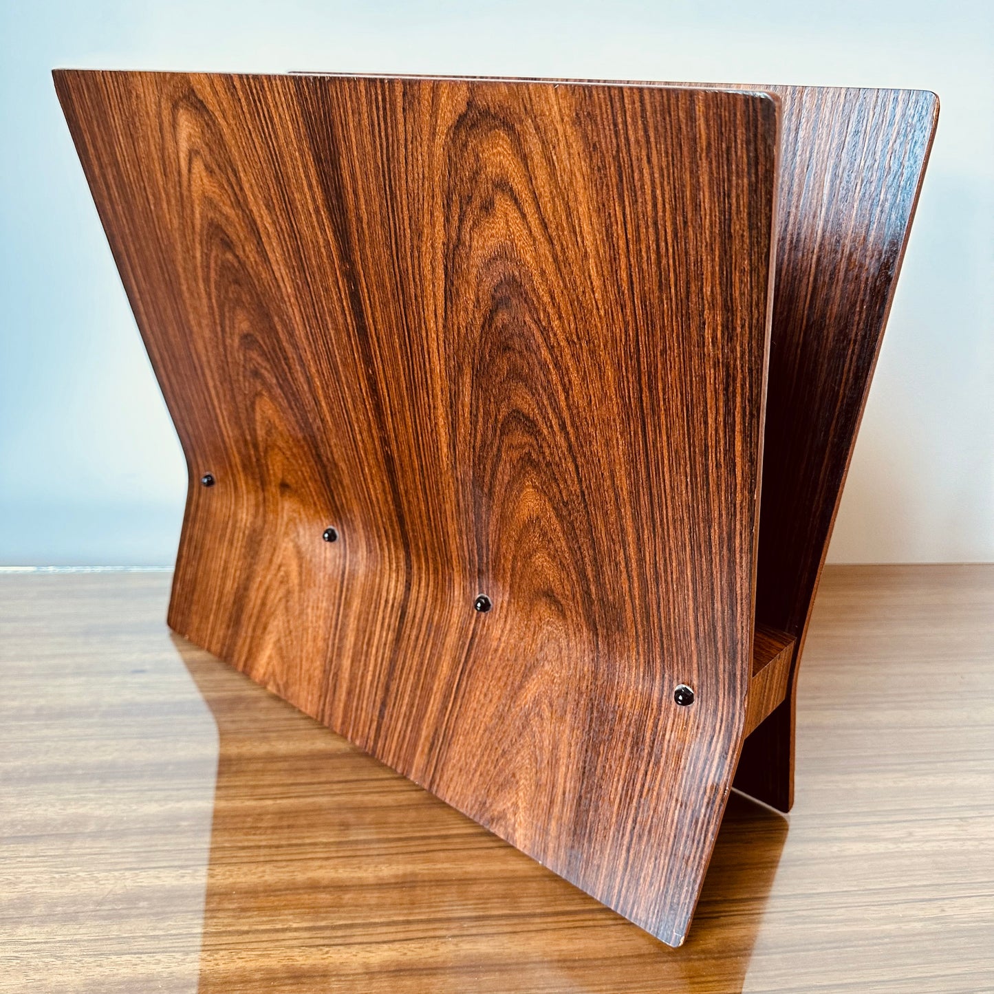 ROSEWOOD MAGAZINE RACK IN THE MANNER OF ALVAR AALTO