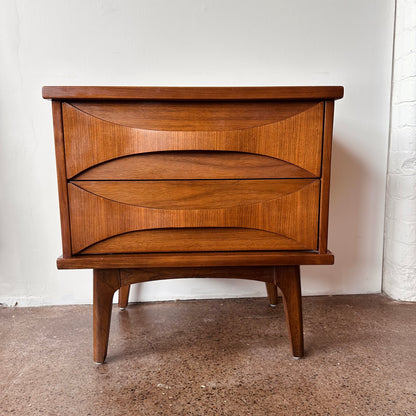 UNITED FURNITURE WALNUT NIGHTSTAND