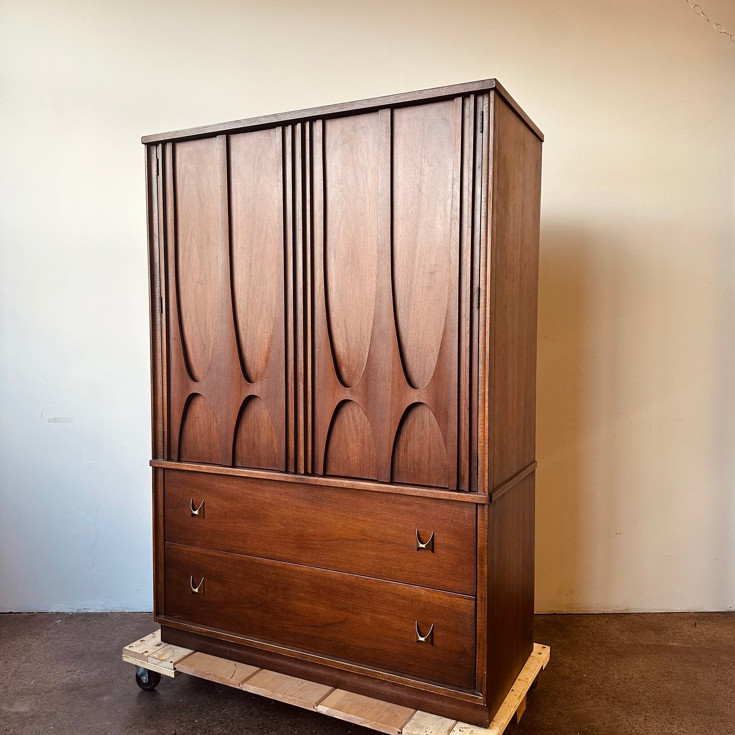 BROYHILL BRASILIA II ARMOIRE DRESSER GENTLEMANS CHEST