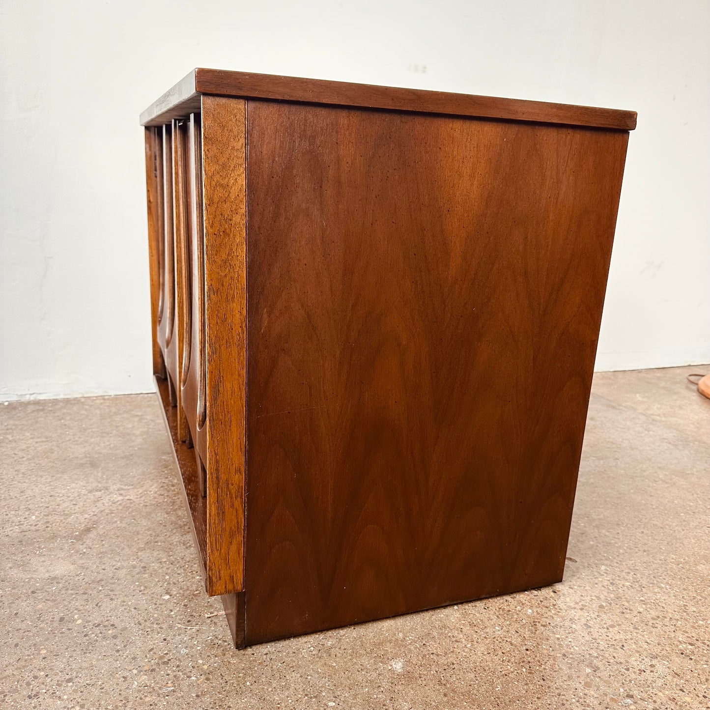 BROYHILL BRASILIA WALNUT ACCENT TABLE WITH STORAGE