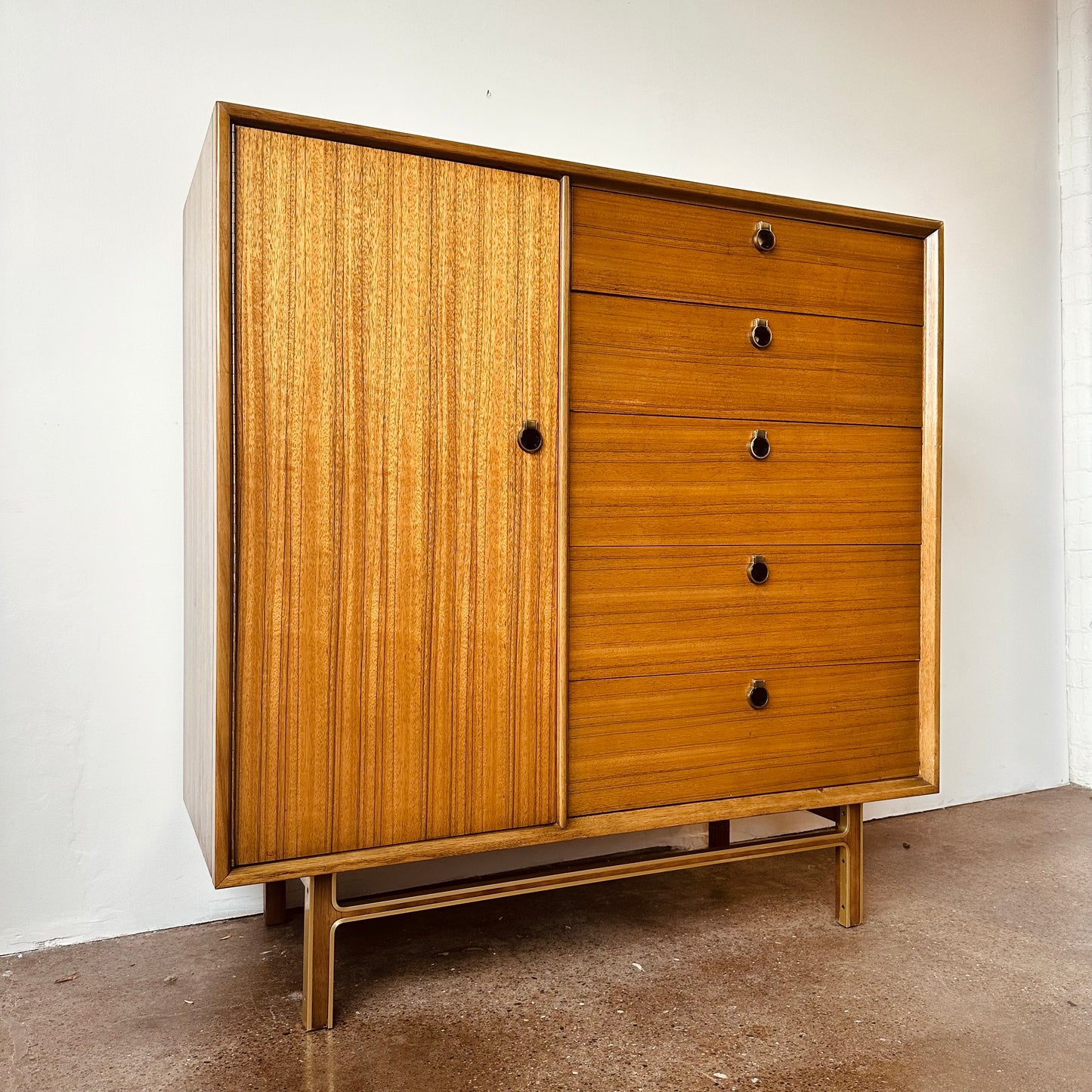 MID-CENTURY MAHOGANY AND BRASS CHEST OF DRAWERS DRESSER