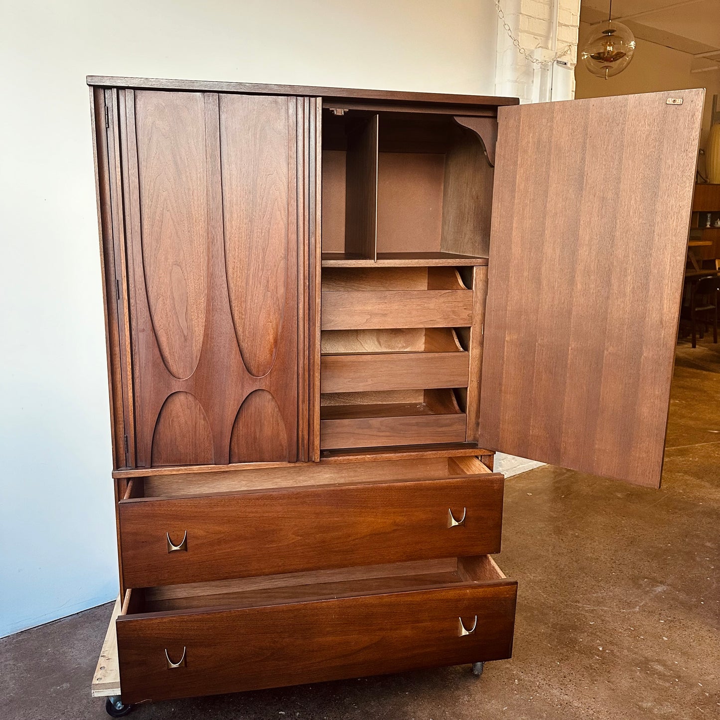 BROYHILL BRASILIA II ARMOIRE DRESSER GENTLEMANS CHEST