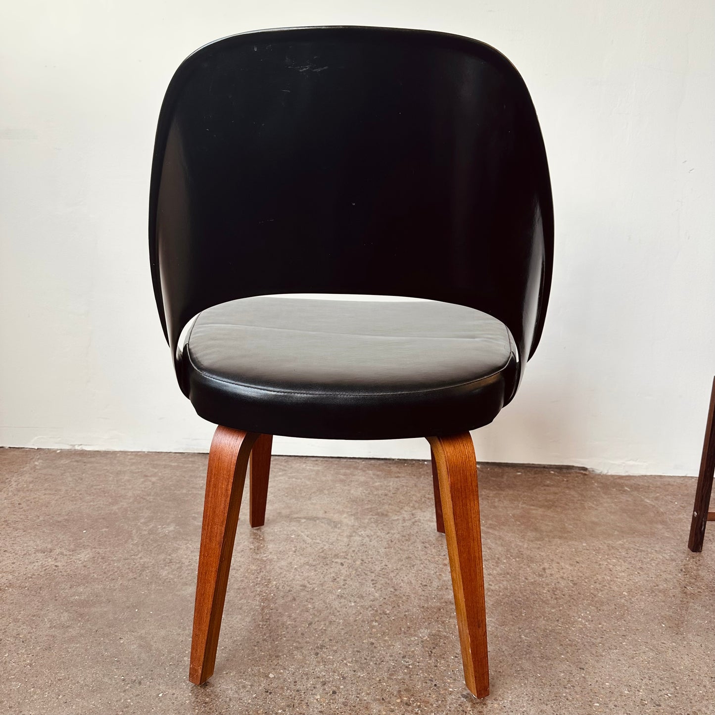EERO SAARINEN FOR KNOLL MODEL 72 EXECUTIVE CHAIR