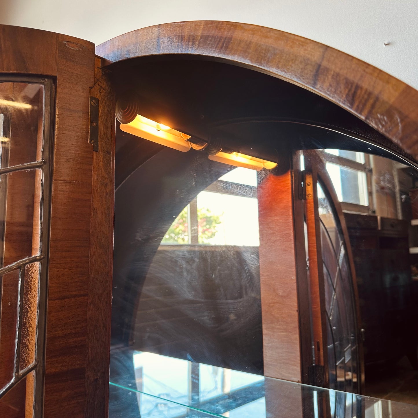 ART DECO CIRCULAR LEADED GLASS SUPERLATIVE CABINET C. 1930S