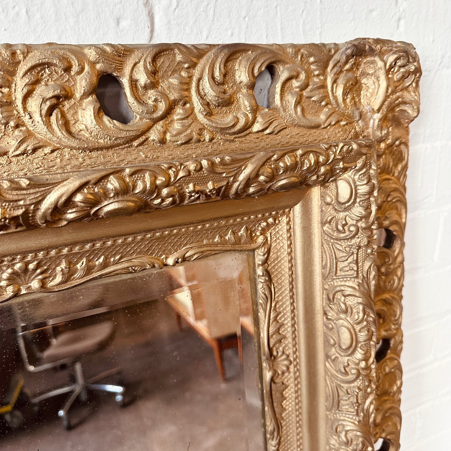 ANTIQUE 19TH CENTURY GOLD GILT CARVED MIRROR