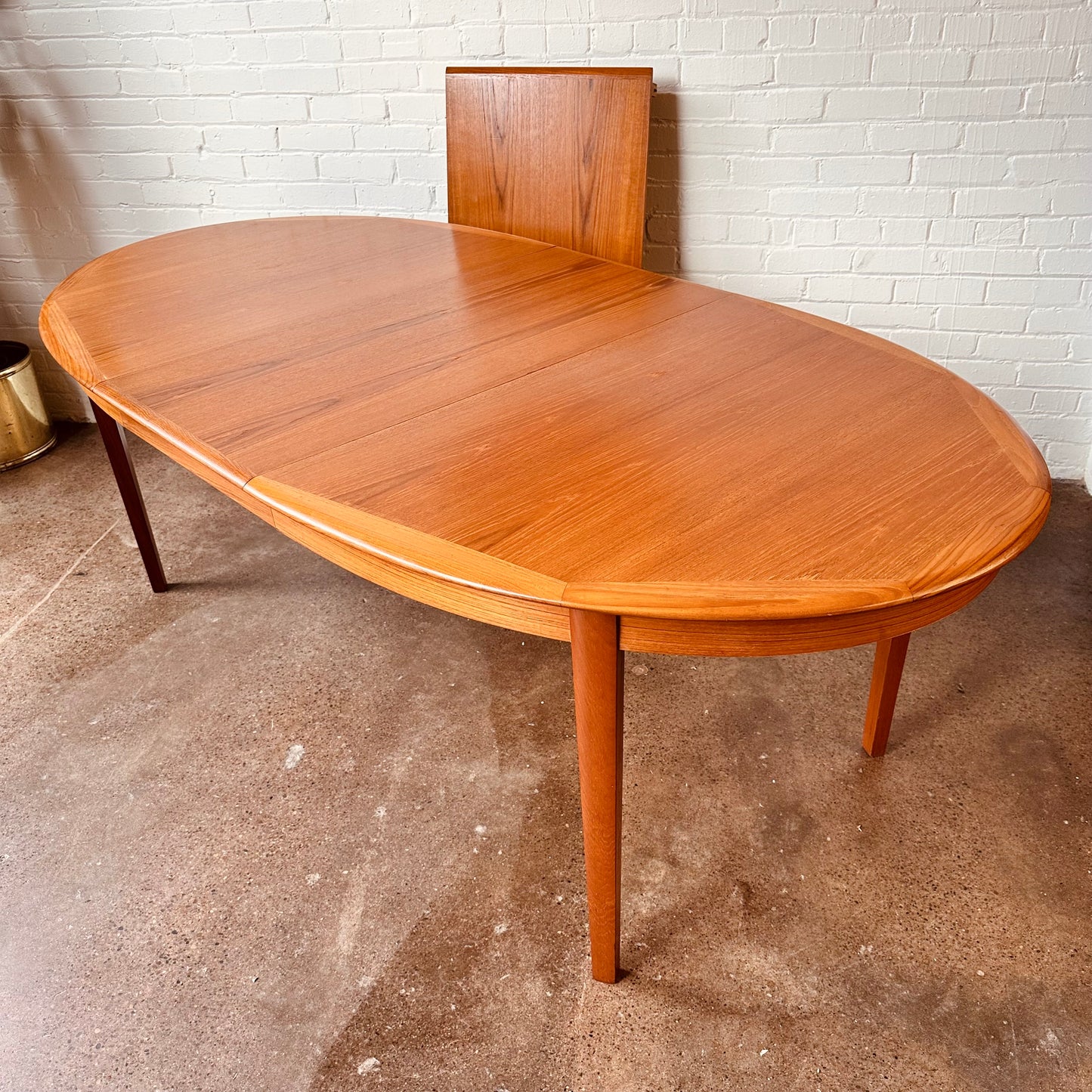 DANISH MODERN OVAL DINING TABLE WITH TWO LEAVES