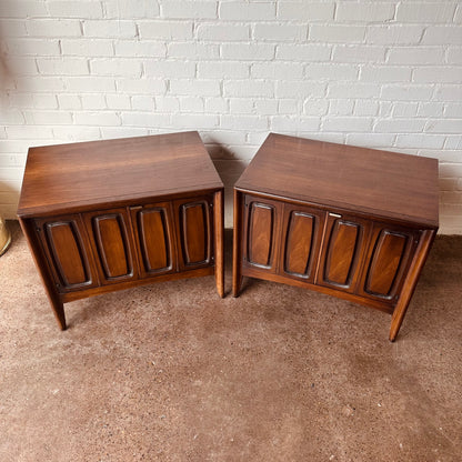 BROYHILL EMPHASIS BEDSIDE ACCENT TABLES - A PAIR