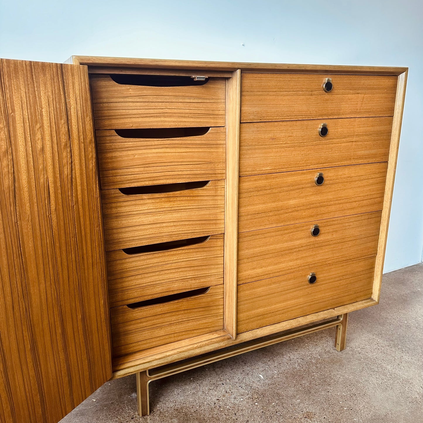 MID-CENTURY MAHOGANY AND BRASS CHEST OF DRAWERS DRESSER