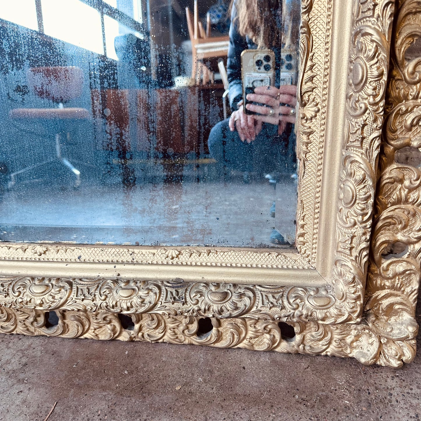 ANTIQUE 19TH CENTURY GOLD GILT CARVED MIRROR