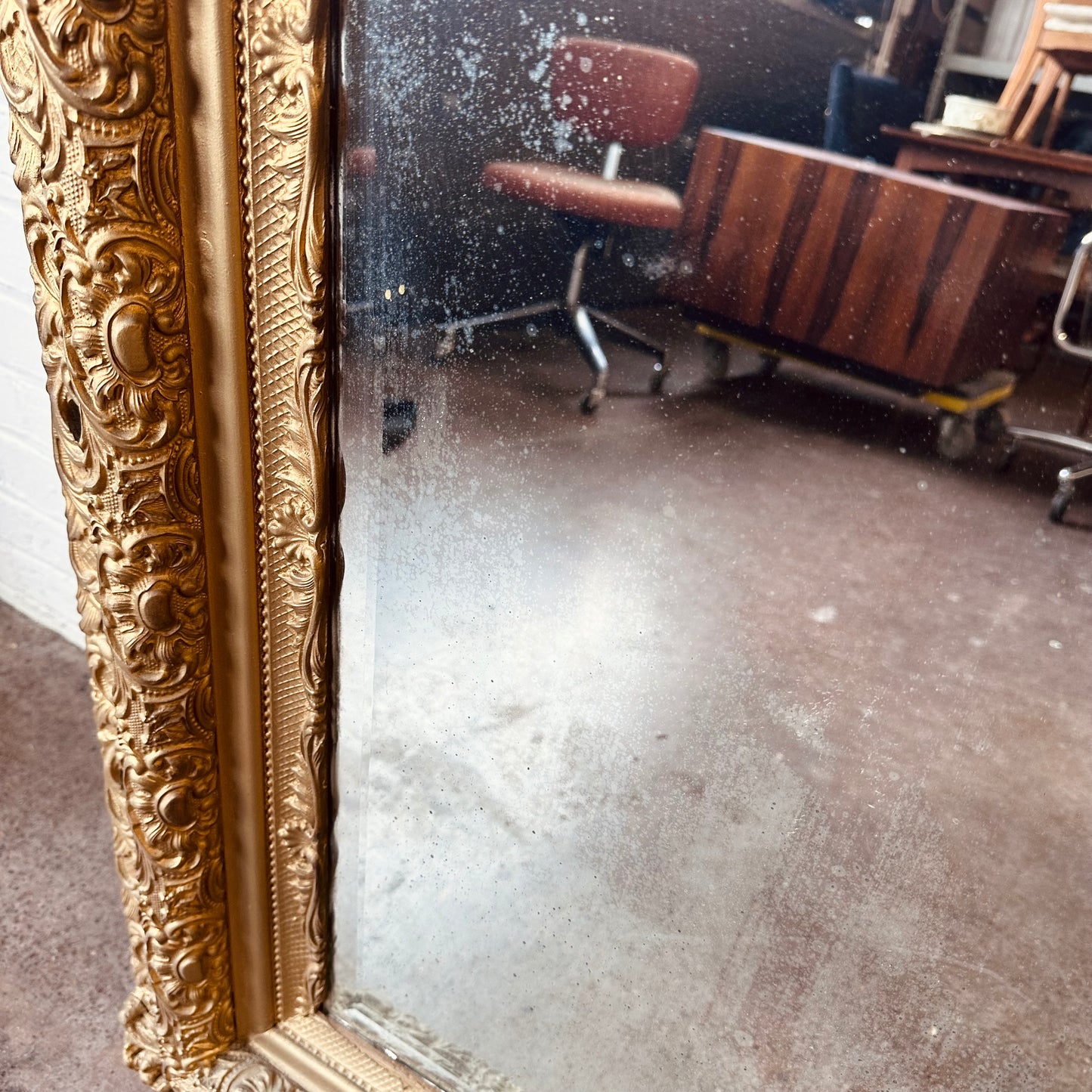 ANTIQUE 19TH CENTURY GOLD GILT CARVED MIRROR