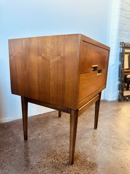 MERTON GERSHUN FOR AMERICAN OF MARTINSVILLE WALNUT & BRASS INLAY NIGHTSTAND