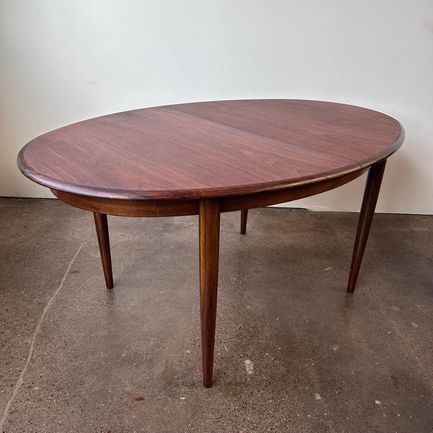 GUDME DANISH ROSEWOOD OVAL DINING TABLE