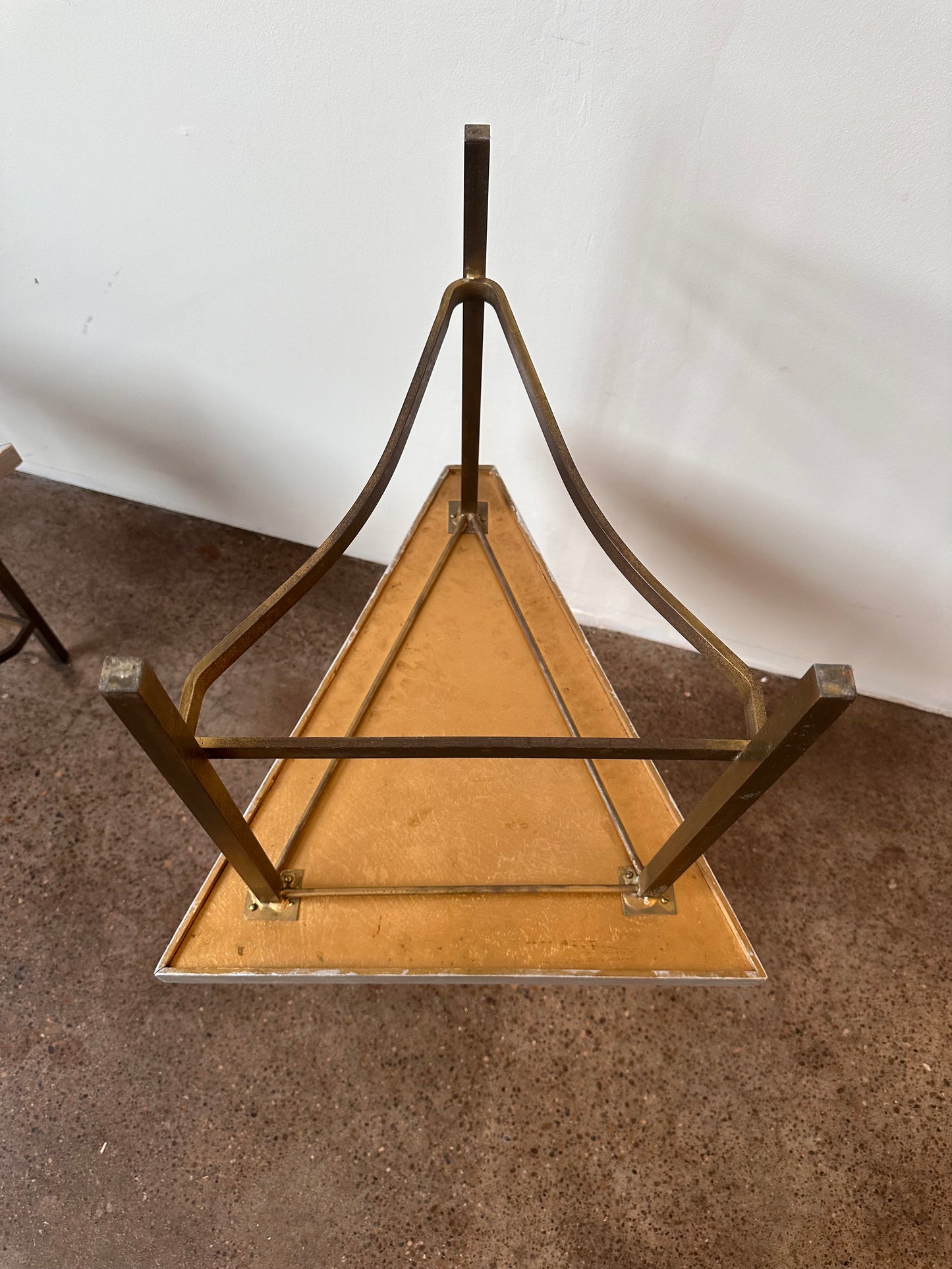 TRIANGULAR BRASS WITH MIRRORED TOP ACCENT TABLES - S/4