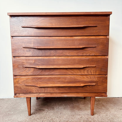 SCANDINAVIAN MODERN CHEST OF DRAWERS