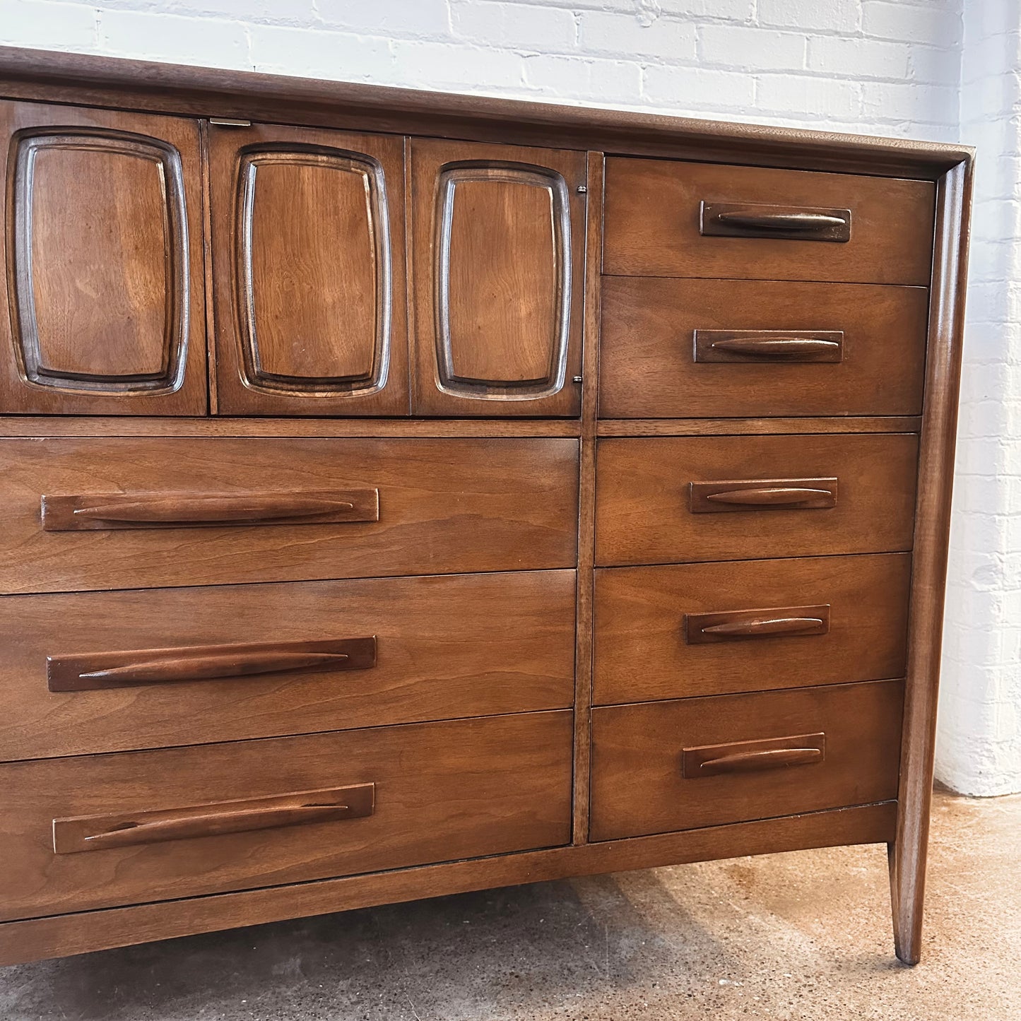 BROYHILL EMPHASIS GENTLEMEN’S CHEST OF DRAWERS