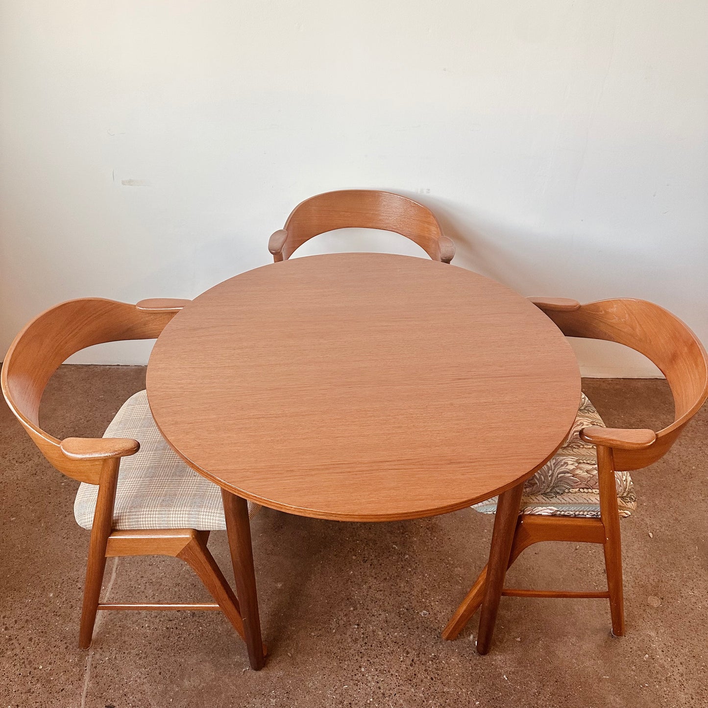 DANISH MODERN TEAK ROUND DINETTE TABLE