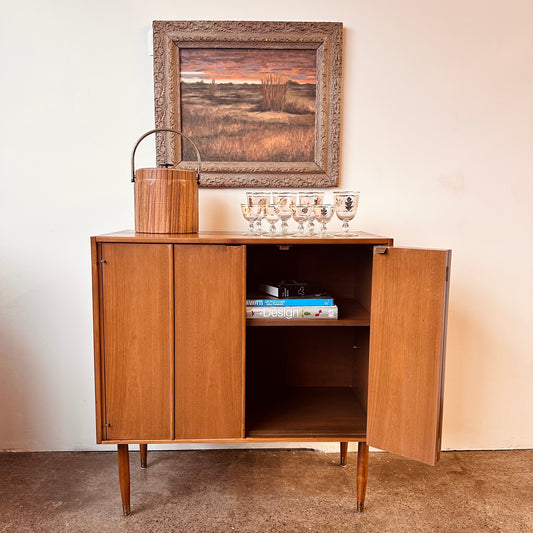 ACCORDION DOOR HONEY TONE BAR CABINET