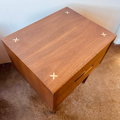 MERTON GERSHUN FOR AMERICAN OF MARTINSVILLE WALNUT & BRASS INLAY NIGHTSTAND