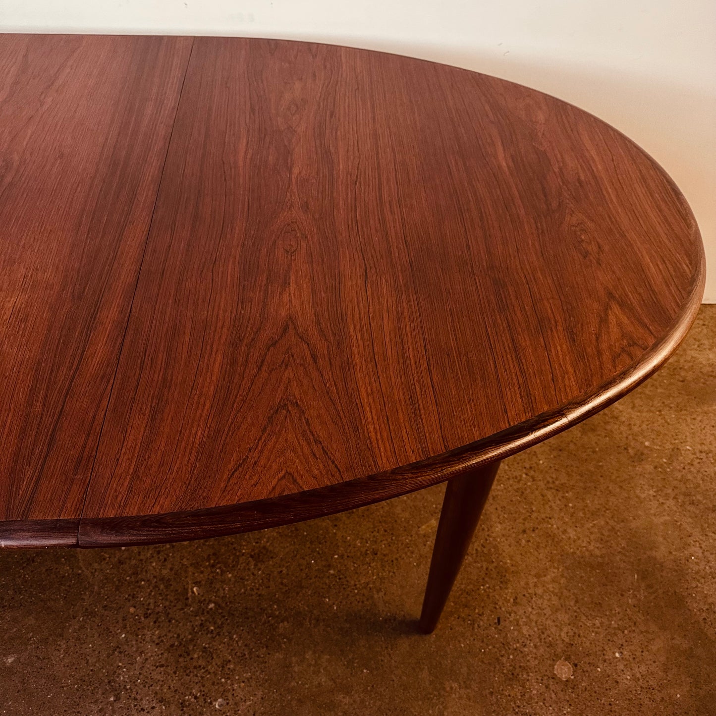 GUDME DANISH ROSEWOOD OVAL DINING TABLE