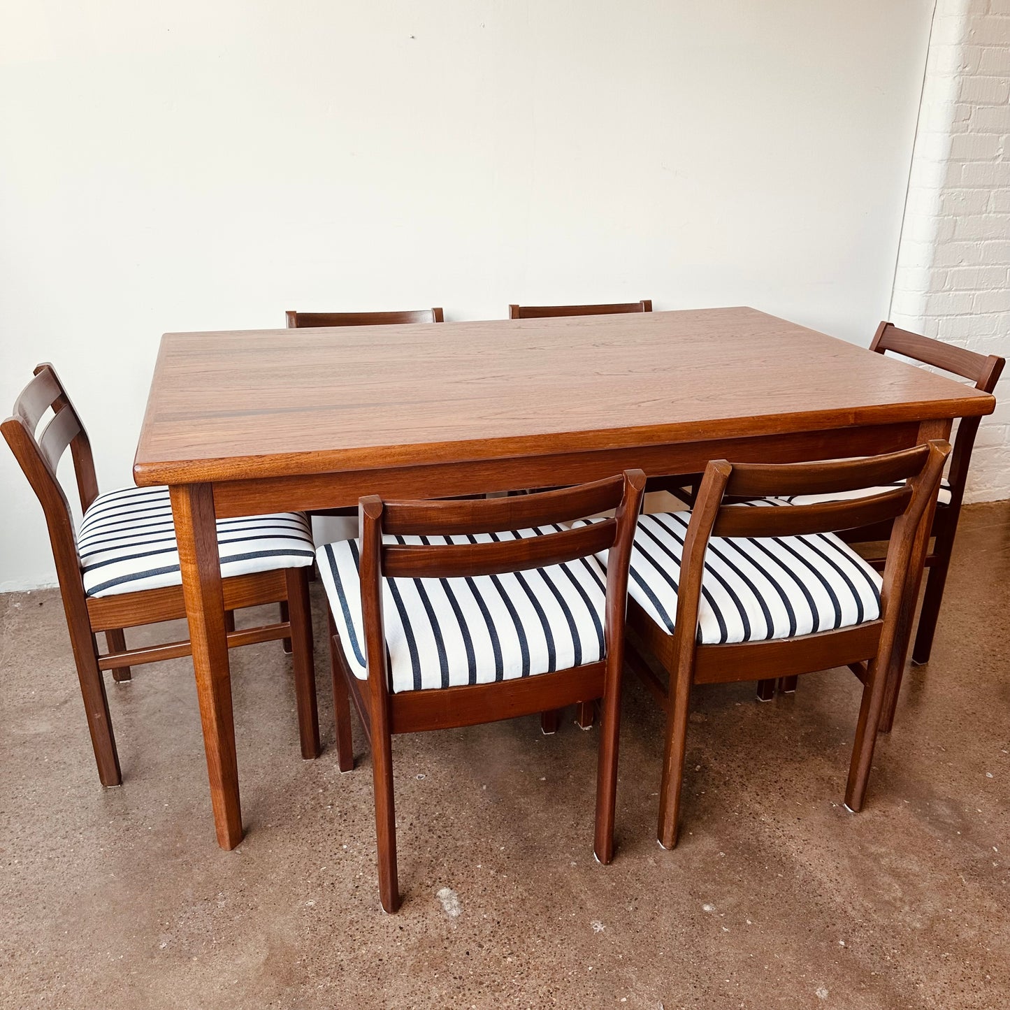 DANISH TEAK AM MOBLER EXPANDABLE DRAW LEAF DINING TABLE